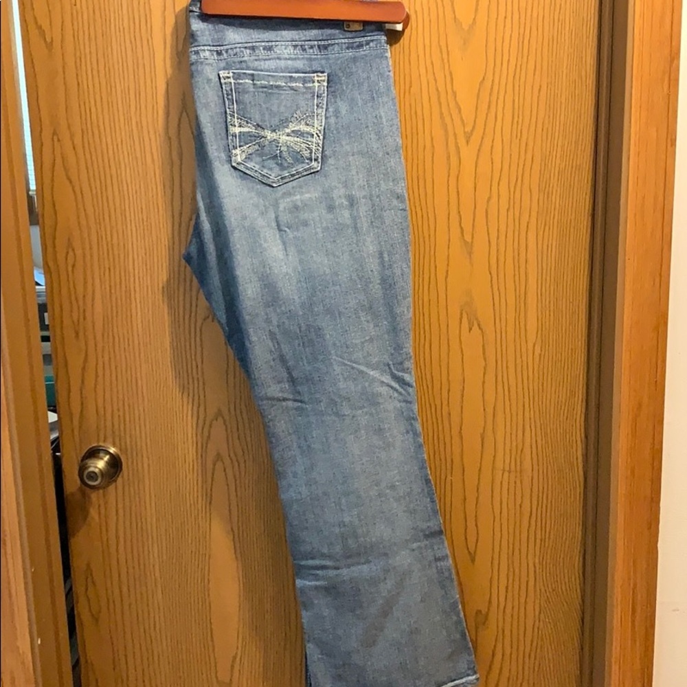 Maurices jeans